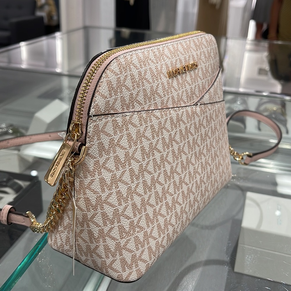 MICHAEL KORS Jet Set Medium Logo Dome Satchel Crossbody
Optic Whit/Rose Gold
NWT - Picture 3 of 16